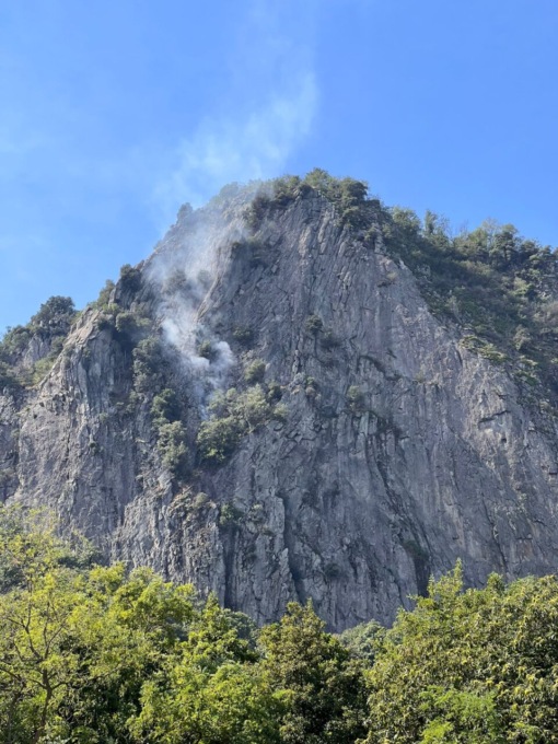 Colli Euganei, incendio a Rocca Pendice: spento dopo alcune ore grazie all’elicottero