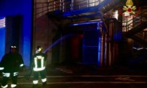 Incendio stanotte alla cartiera di Carmignano di Brenta: a fuoco il trasformatore di una cabina elettrica