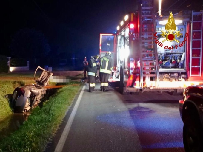 Finisce con l’auto nel fosso, schianto fatale contro il terrapieno: morto un 45enne di Vigonza