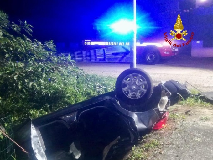 Drammatico incidente nella notte a Cittadella, l’auto finisce nel fossato: tre feriti