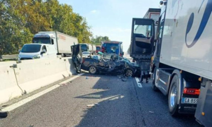 Tragedia in autostrada a Ferrara: l'auto si schianta contro un tir, morte mamma e figlia di 5 anni di Abano