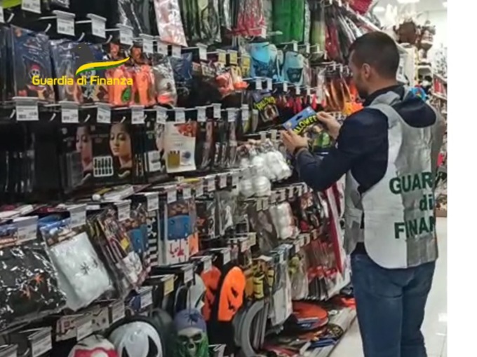 Halloween a Padova, il vero “incubo” sono gli articoli pericolosi: maxi sequestro della Finanza