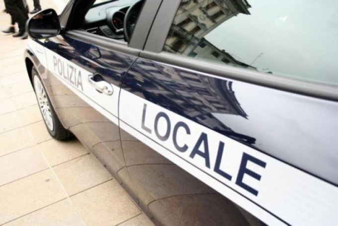 Malore al volante, sbanda con l’auto e si schianta contro un palo. Morto cacciatore padovano