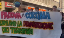 Fridays for Future in piazza anche a Padova per contestare il Governo Meloni: "Resistenza climatica"