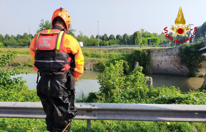 Elicottero precipita in provincia di Ferrara, si cercano due dispersi. Era diretto a Padova