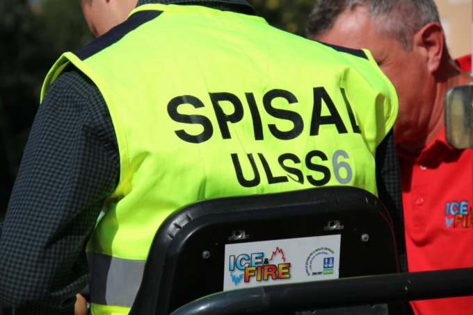 Tragedia a Padova, tecnico manutentore travolto e ucciso da un camion in zona industriale