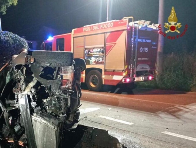 L’auto finisce fuori strada, si ribalta e diventa un groviglio di lamiere. Pauroso incidente a Montagnana