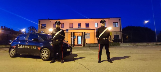 Nascondeva la droga sotto il sedile del passeggero, beccato spacciatore marocchino