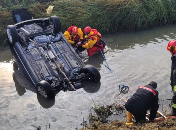“L’auto ha sbandato e sono finito in un fossato”, 23enne rischia l’ipotermia ma viene salvato per miracolo