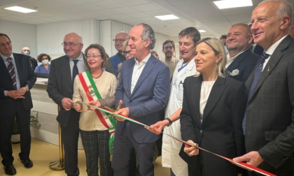 Inaugurata a Piove di Sacco la nuova terapia intensiva, Zaia: "In Veneto è ancora emergenza medici"