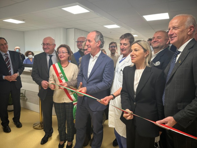 Inaugurata a Piove di Sacco la nuova terapia intensiva, Zaia: “In Veneto è ancora emergenza medici”