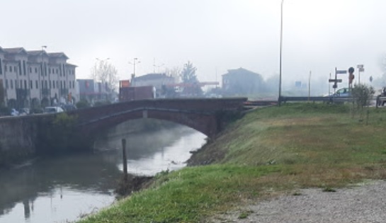 Lite dopo il turno di lavoro: 27enne bengalese accoltella un collega connazionale