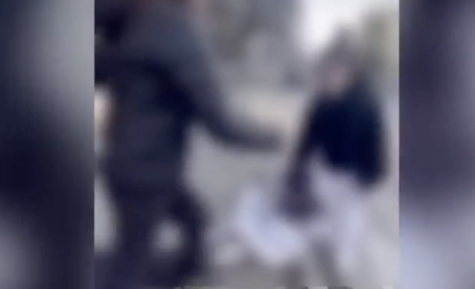 Il video delle baby bulle che aggrediscono una 13enne per un ragazzo conteso a Padova