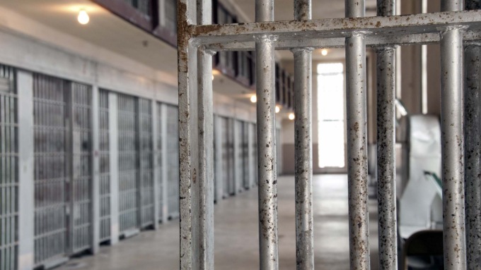 Caos nel carcere di Padova: poliziotto aggredito da un detenuto