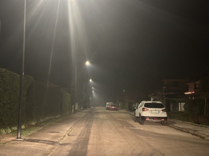 Via Oliveros sotto una nuova luce: completati i lavori di riqualificazione dell’illuminazione pubblica