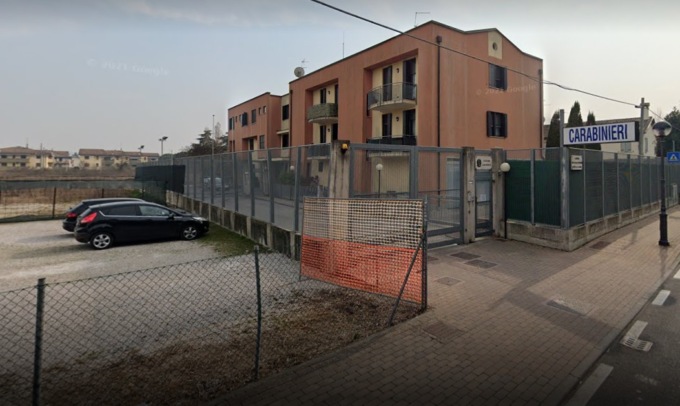 “L’ex collega mi perseguita”: la stalker le devasta l’auto mentre è a far denuncia