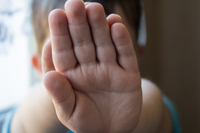 Maltratta la famiglia ma continua a perseguitare le sue vittime violando il provvedimento di allontanamento da casa