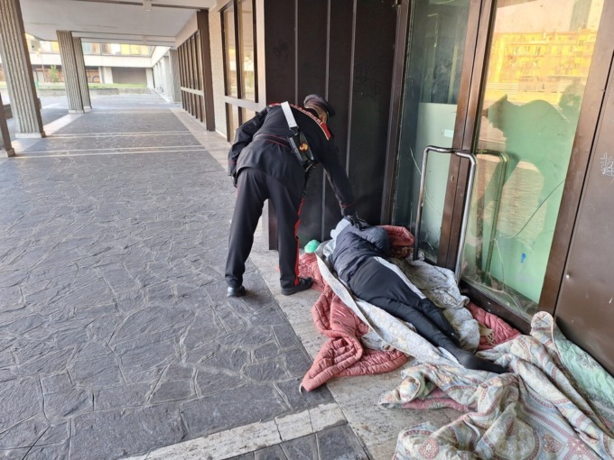 Piazza Salvemini “hotel” di fortuna per tossicodipendenti e ladri