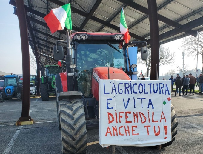 A Padova 500 trattori da tutto il Veneto, la protesta e le tensioni
