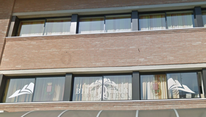 27enne dà fuoco alla biblioteca, la testimonianza dell’eroico barista che ha domato le fiamme