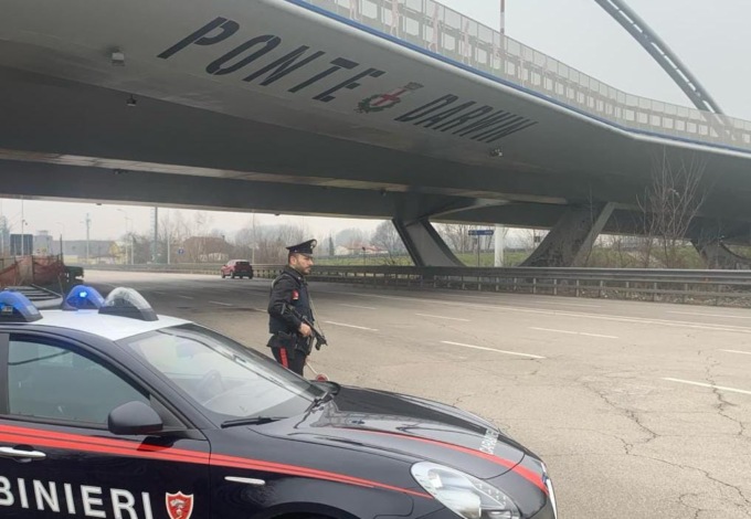 Due arresti a Padova per spaccio: uno la ingerisce, l’altro con l’auto tappezzata di droga