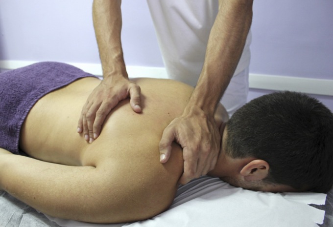 Finto osteopata curava i pazienti ma non aveva nessuna qualifica