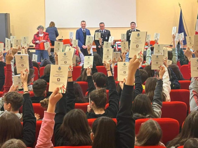 Istruire ai valori della democrazia, consegnata la Costituzione agli alunni del Tito Livio di Bresseo