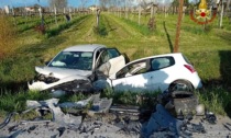 Scontro tra tre auto a Mestrino: due finiscono in un fossato, sei feriti tra cui due bambine