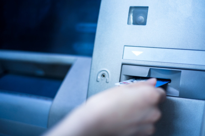 Dipendente infedele sperpera il fondo risparmio della ditta usando la carta di credito del titolare
