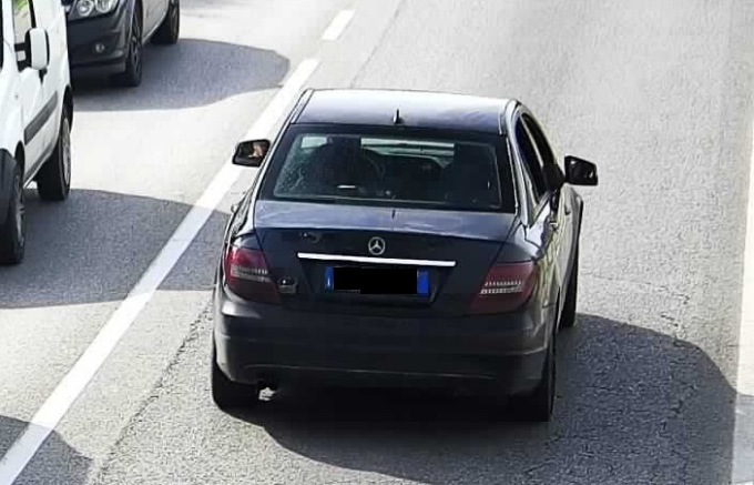 Banditi seminano il panico in un pomeriggio: rapinata tabaccheria a Vigonza, poi un furto e le minacce a una mamma con la figlia 
