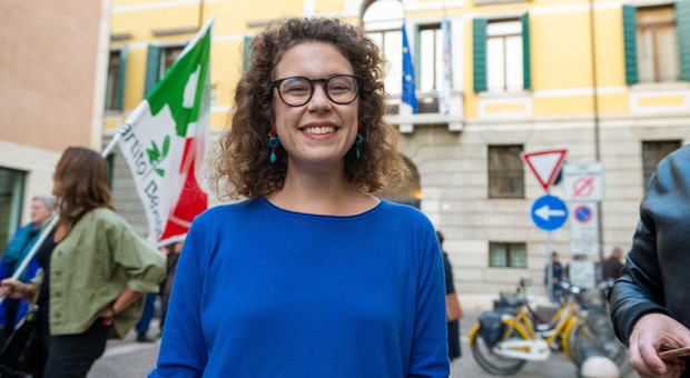 Caso finanziamenti “Agenda”: tra i dem nella lista anche Rachele Scarpa, centrodestra all’attacco