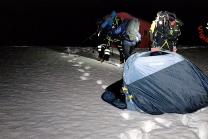 Escursionisti padovani bloccati in tenda a 2mila metri nel Friulano, si salvano grazie a un’app