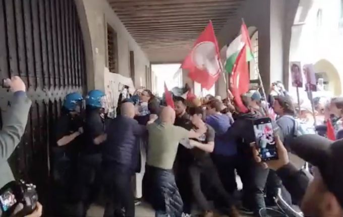 Tensione tra studenti e Polizia all’Università, respinta la mozione contro gli accordi con gli atenei israeliani