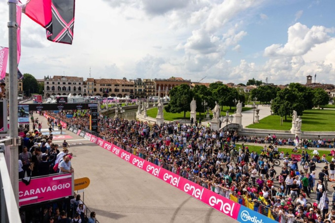 Padova in festa per il Giro d’Italia, quasi 100mila persone in città per la volata in Prato della Valle