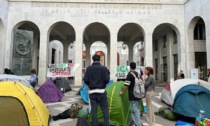 Studenti Pro Palestina occupano con le tende i cortili di Palazzo Bo: "Inizia l'Intifada studentesca"