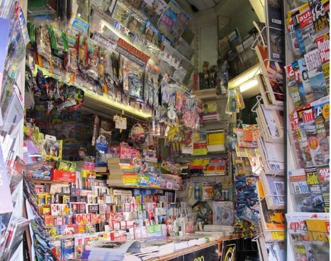 Saccheggiano un’edicola di Legnaro portando via solo i Pokémon