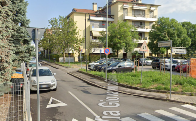 Spacca i vetri delle auto con un sasso in via Da Gaibana per rubare ciò che c’è dentro