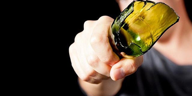 “Datemi i vostri soldi”, 22enne minaccia una coppia con una bottiglia rotta in centro a Padova