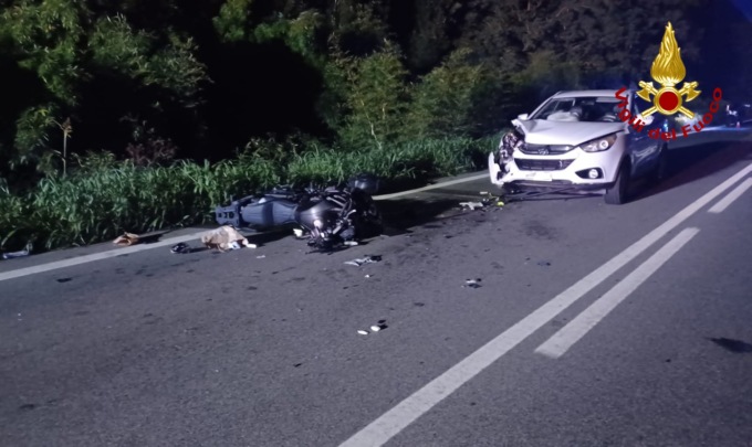 Moto Yamaha e scooter Piaggio si scontrano a Codevigo, nell’impatto muore un 41enne