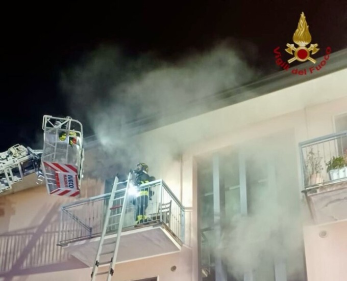 Conselve, incendio nella notte all’interno di una palazzina di Via Padova: nessun ferito