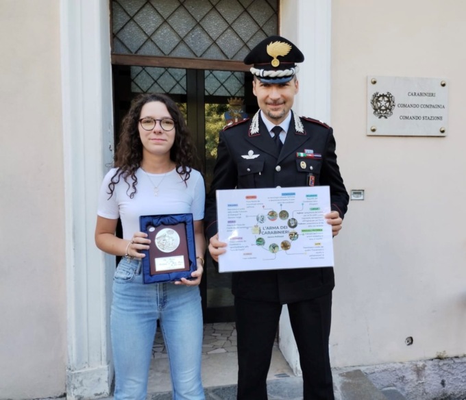 Fa la tesina sui carabinieri, la giovane Aurora invitata in caserma ad Abano Terme