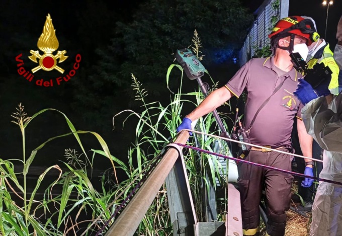 Trovato nella notte il corpo senza vita di un 49enne in un dirupo vicino al cavalcavia Chiesanuova