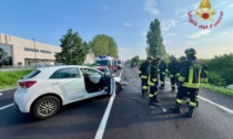 Incidente stradale tra due auto, una moto e un mezzo pesante sulla SR 308: tre feriti