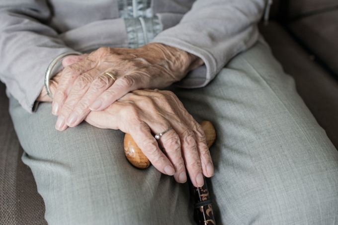 Badante ubriaca picchia una 90enne e sua sorella 80enne nel primo giorno di lavoro