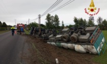 Camion a rimorchio finisce rovesciato sulla SP 75, ferito il conducente