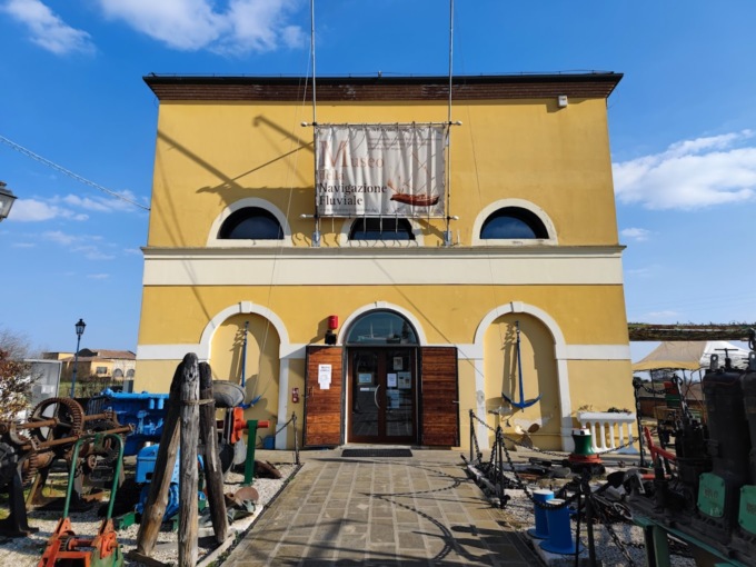 La Procura dispone l’autopsia sul corpo della giovane guida trovata morta nel Museo della Navigazione Fluviale
