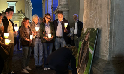 Domani i funerali di Chiara Jaconis. Da Napoli a Padova, più di 300 persone alla fiaccolata per ricordarla