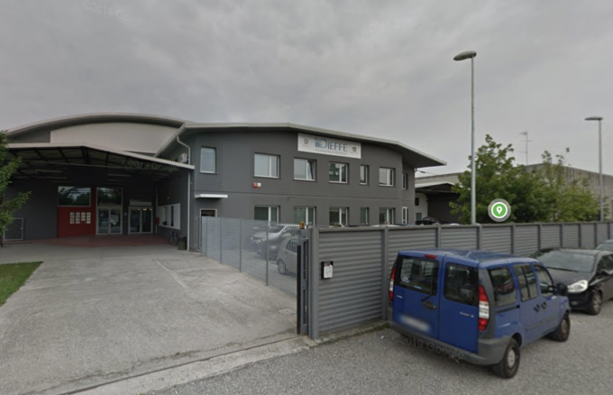 14enne pestata a scuola da tre coetanee, aggredita anche la madre intervenuta