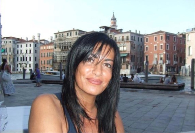 Stroncata da un tumore a 59 anni: morta Perla Mazzolini, ex moglie di Nanu Galderisi
