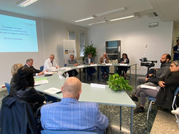 Da lunedì 7 ottobre 2024 il vaccino contro influenza e Covid in provincia di Padova: come prenotare con la Ulss 6 euganea